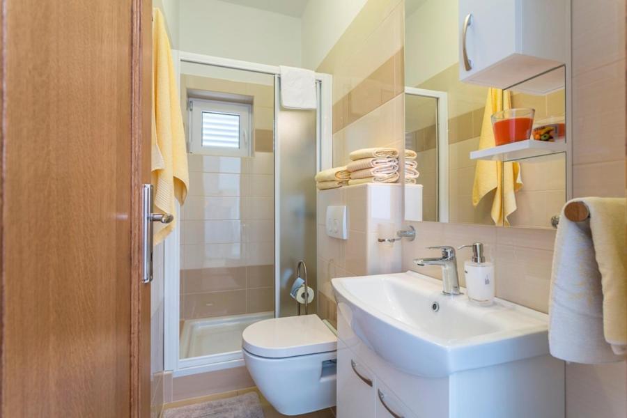 Apartmani Bezmalinovic Bol Exterior foto