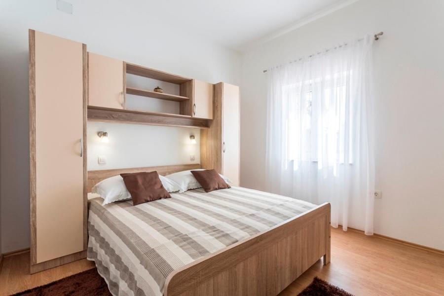 Apartmani Bezmalinovic Bol Exterior foto